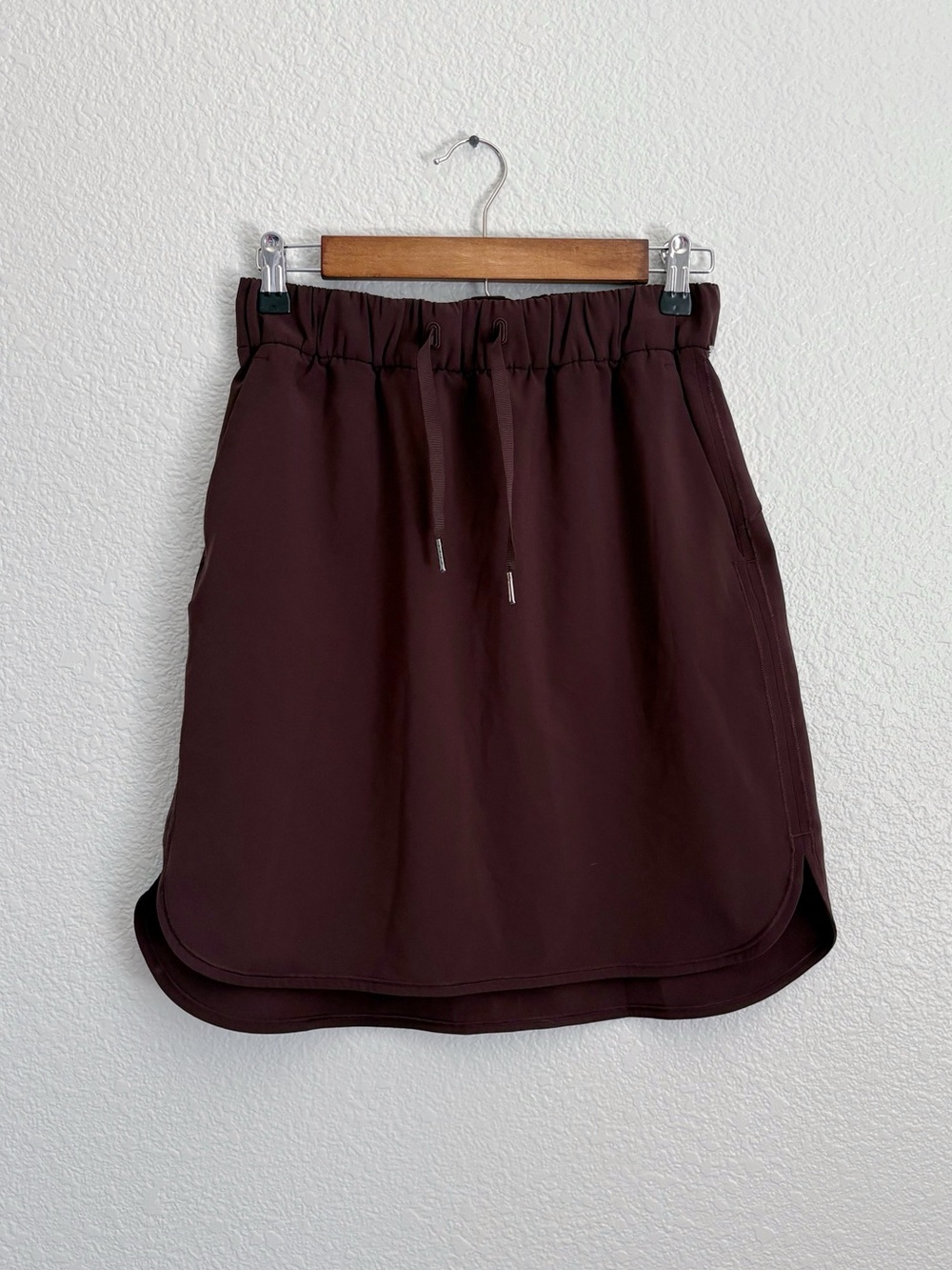 Lululemon On The Fly Skirt 21" Black Satin
Athleisure Skirt Size 6
